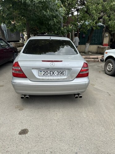 Mercedes E 240