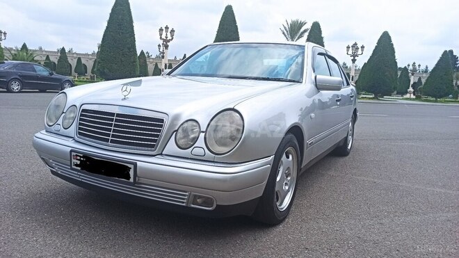 Mercedes E 240