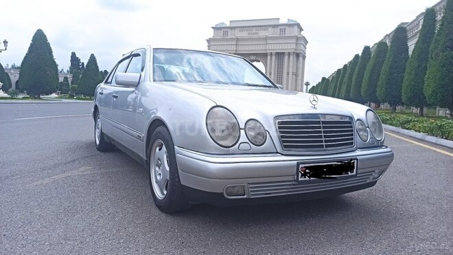 Mercedes E 240