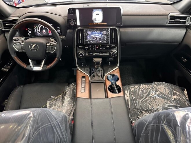 Lexus LX 600