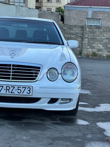 Mercedes E 320