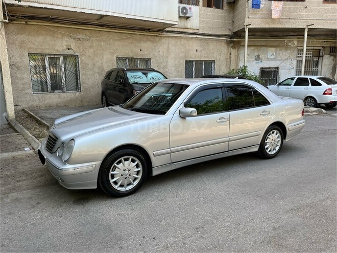 Mercedes E 240