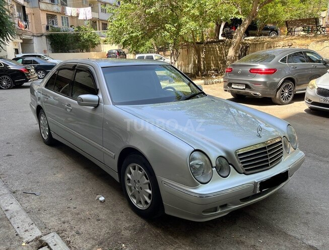 Mercedes E 240