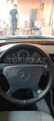 Mercedes C 200