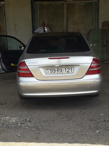 Mercedes E 320