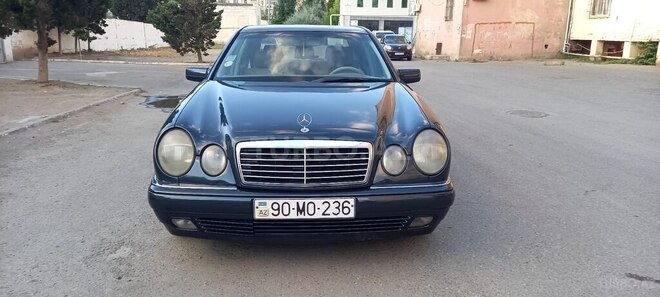 Mercedes E 240