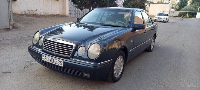 Mercedes E 240