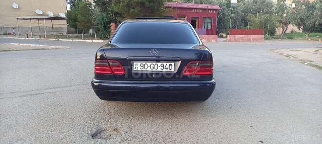 Mercedes E 240