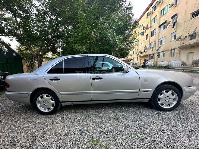 Mercedes E 230