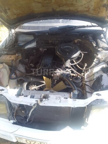 Mercedes 230 E 1986, 350,000 km - 2.0 l - Astara