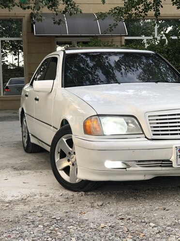 Mercedes C 230