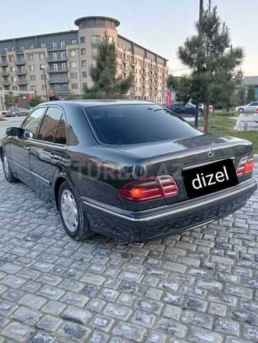 Mercedes E 220