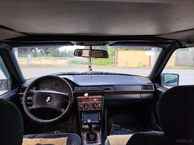 Mercedes E 230 1988, 87,877 km - 2.3 л - Lənkəran