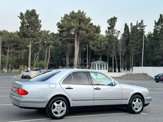 Mercedes E 230