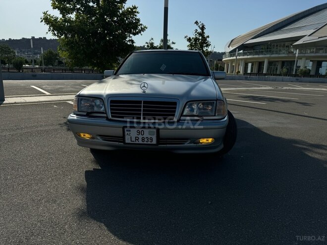 Mercedes C 200