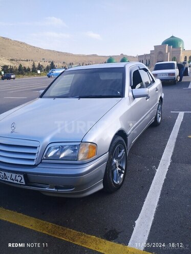 Mercedes C 200