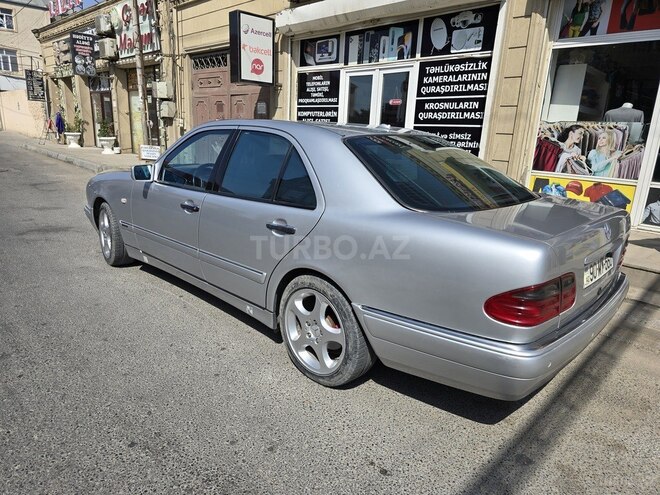 Mercedes E 240