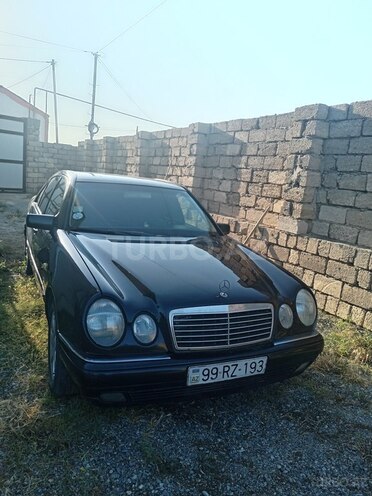 Mercedes E 200