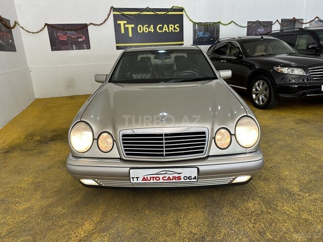 Mercedes E 230