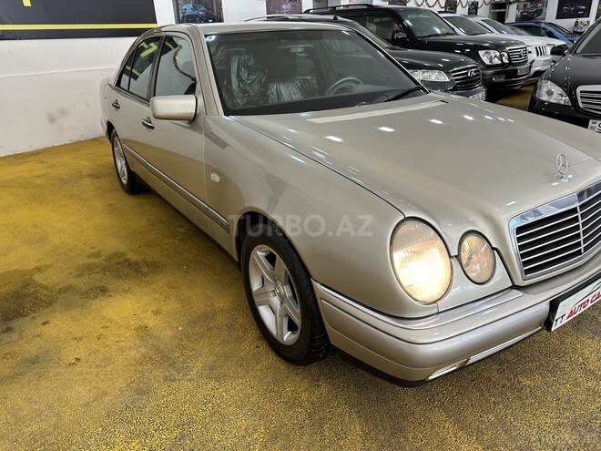 Mercedes E 230