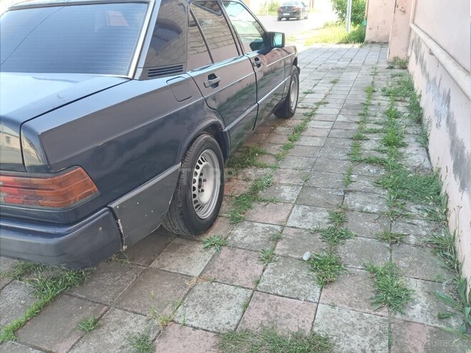 Mercedes 190 1992, 123,000 km - 2.0 л - Qazax