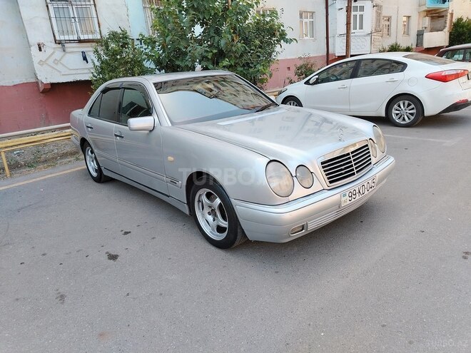 Mercedes E 230