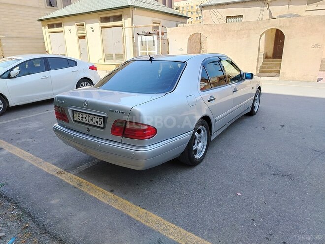 Mercedes E 230