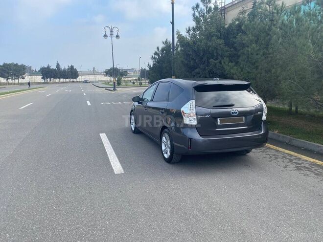 Toyota Prius V