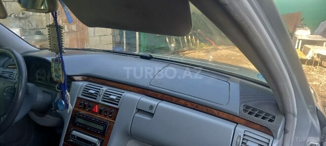 Mercedes E 240 2000, 200,000 km - 2.4 l - Saatlı