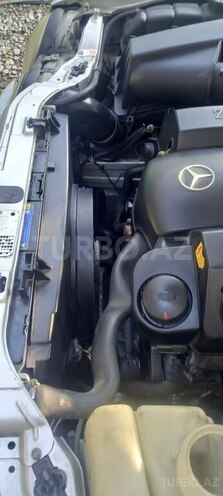 Mercedes E 240 2000, 200,000 km - 2.4 l - Saatlı