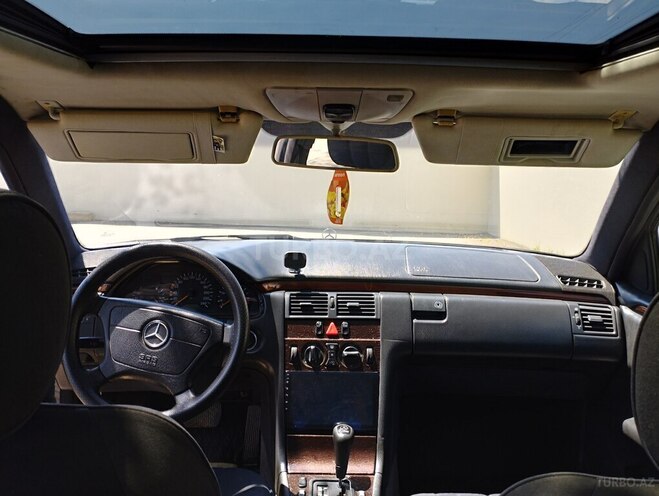 Mercedes E 240 1998, 490,000 km - 2.4 l - Salyan
