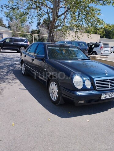 Mercedes E 240 1998, 490,000 km - 2.4 l - Salyan