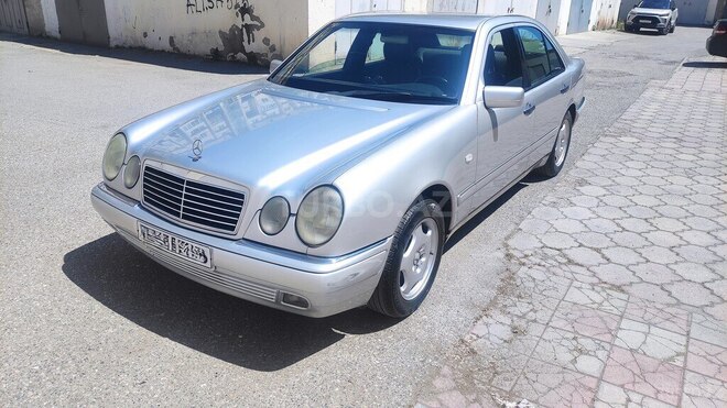 Mercedes E 240