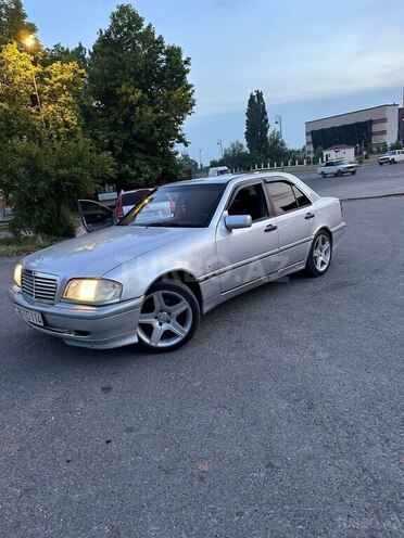 Mercedes C 200