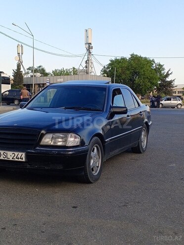 Mercedes C 200