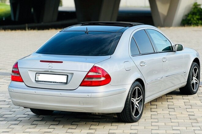 Mercedes E 240