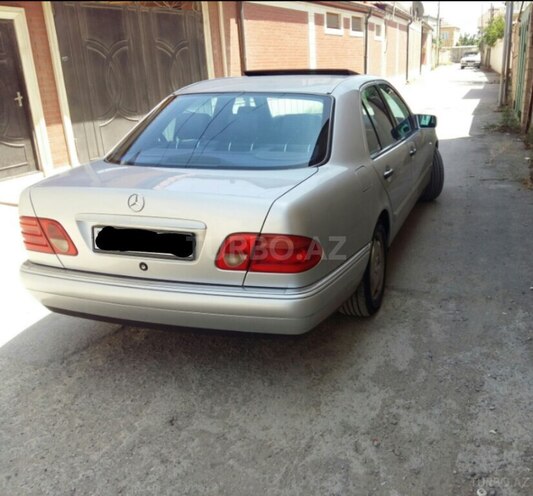 Mercedes E 240