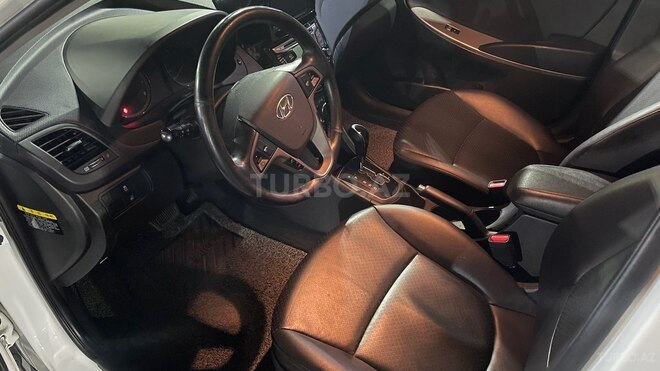 Hyundai Accent 2016, 180,000 km - 1.4 l - Bakı