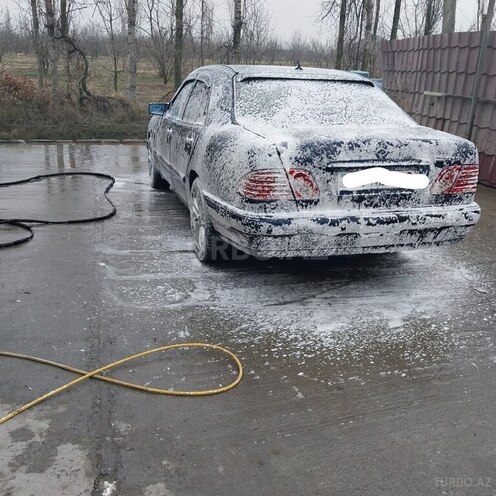 Mercedes E 280