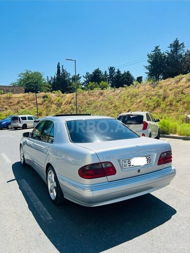 Mercedes E 270