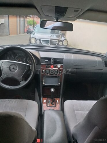 Mercedes C 200