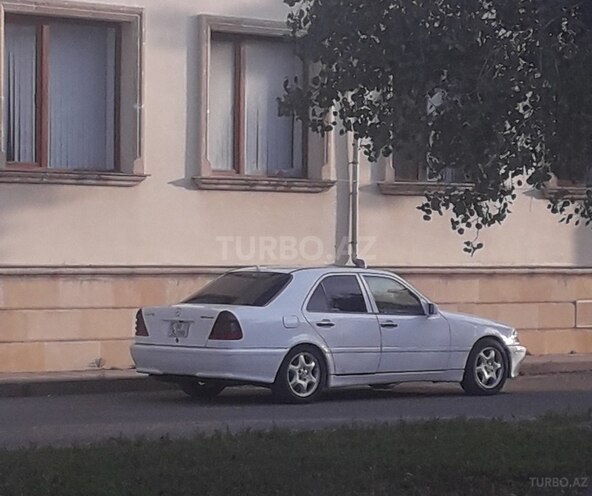 Mercedes C 230