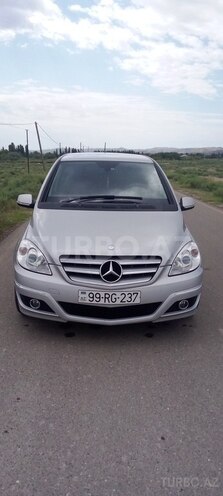 Mercedes B 180