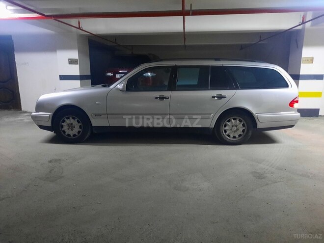 Mercedes E 220