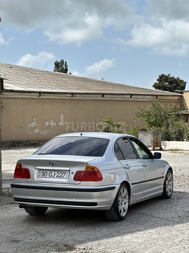 BMW 323
