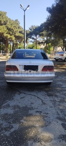 Mercedes E 280