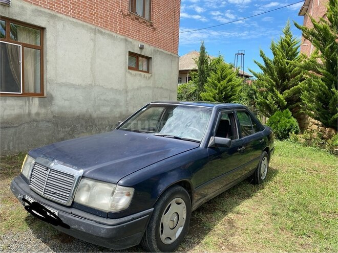 Mercedes E 230