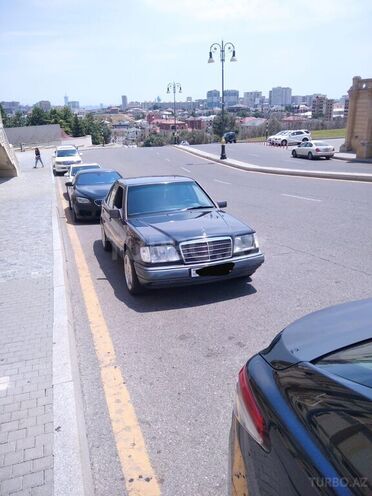Mercedes E 220 1995, 250,000 km - 2.2 l - Bakı