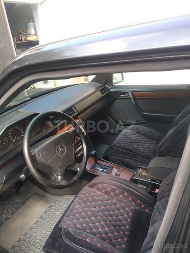 Mercedes E 220 1995, 250,000 km - 2.2 l - Bakı