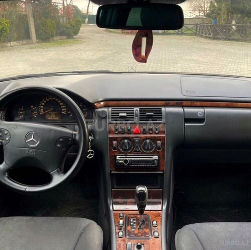 Mercedes E 220 d 2001, 451,140 km - 2.2 l - Goranboy